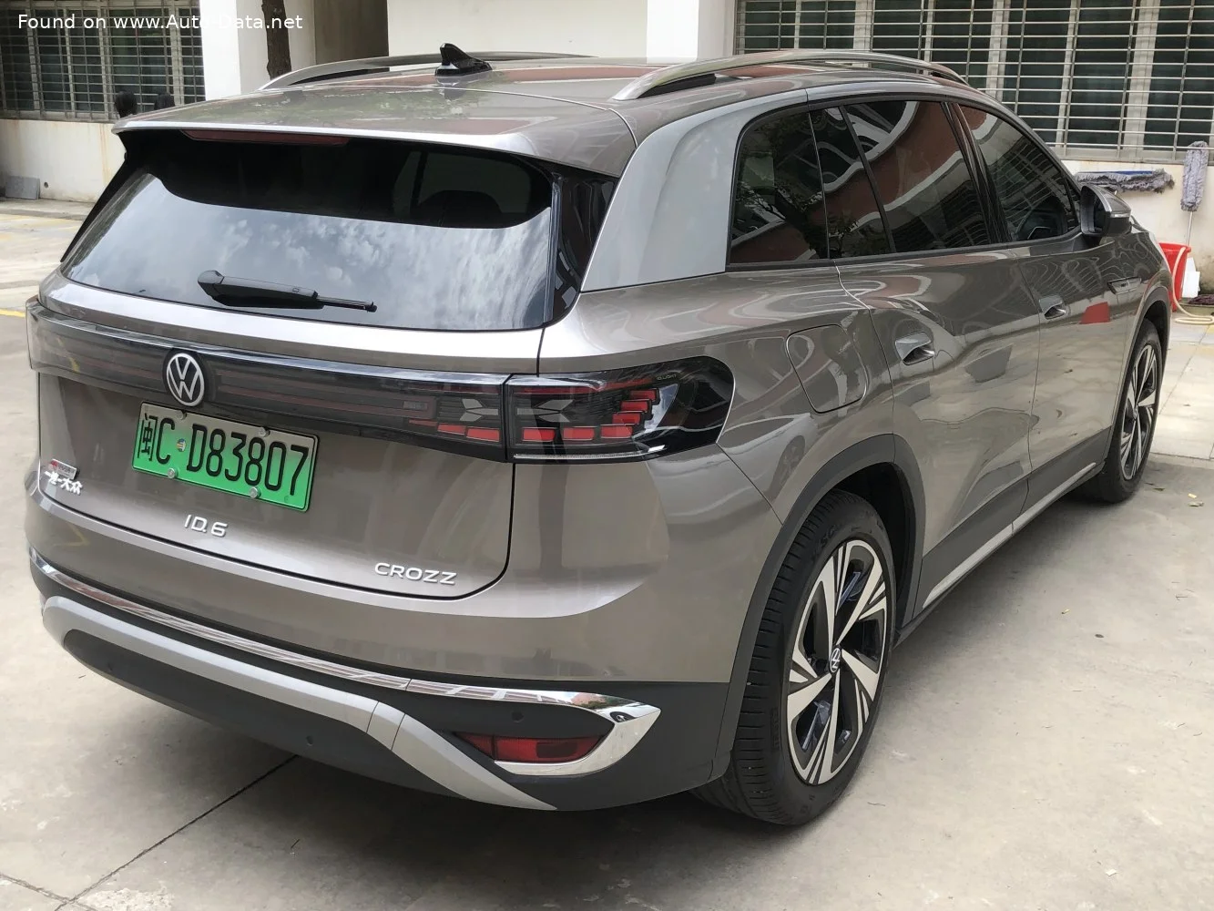 Volkswagen ID.6 62 kWh (180 Hp)2021 - thumbnail 18