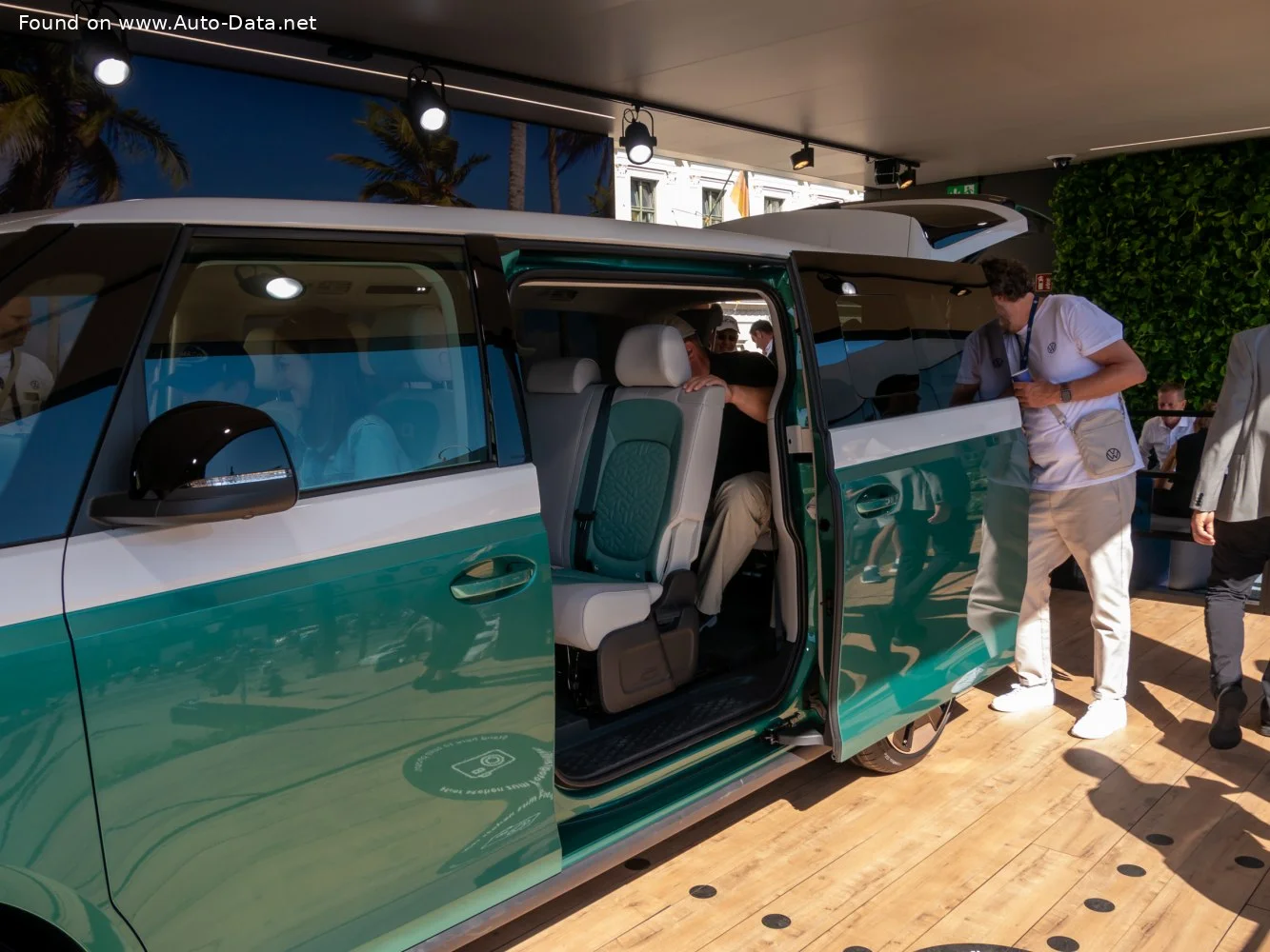 Volkswagen ID. Buzz 91 kWh (286 Hp)2024 - thumbnail 4