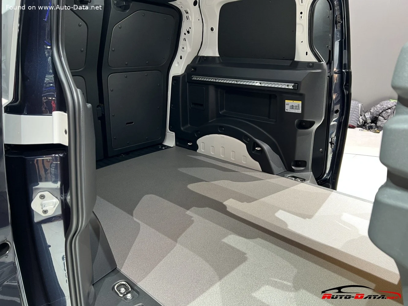 Volkswagen ID. Buzz 59 kWh (170 Hp)2024 - thumbnail 17