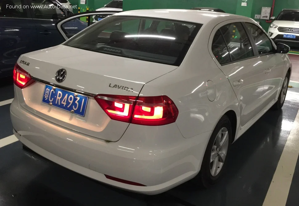 Volkswagen Lavida 1.2 TSI (110 Hp) DSG2015 - 2018 thumbnail 2
