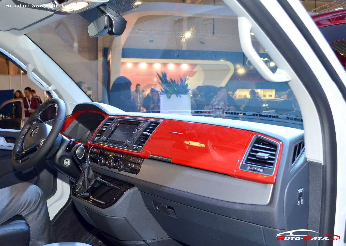 Volkswagen Multivan 2.0 TDI (102 Hp)2015 - 2018 thumbnail 6