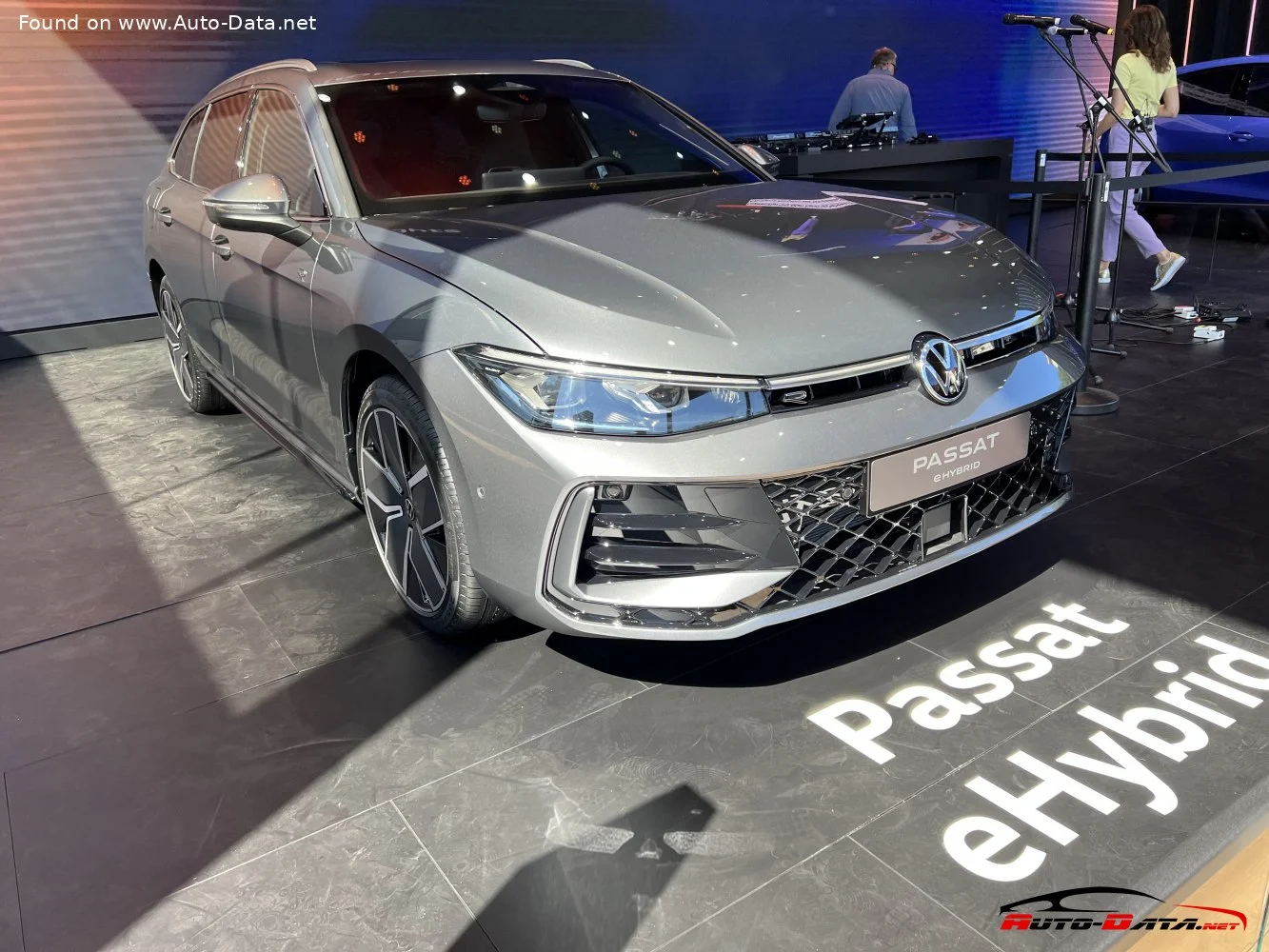 Volkswagen Passat 1.5 eTSI (150 Hp) Mild Hybrid DSG2023 - thumbnail 2