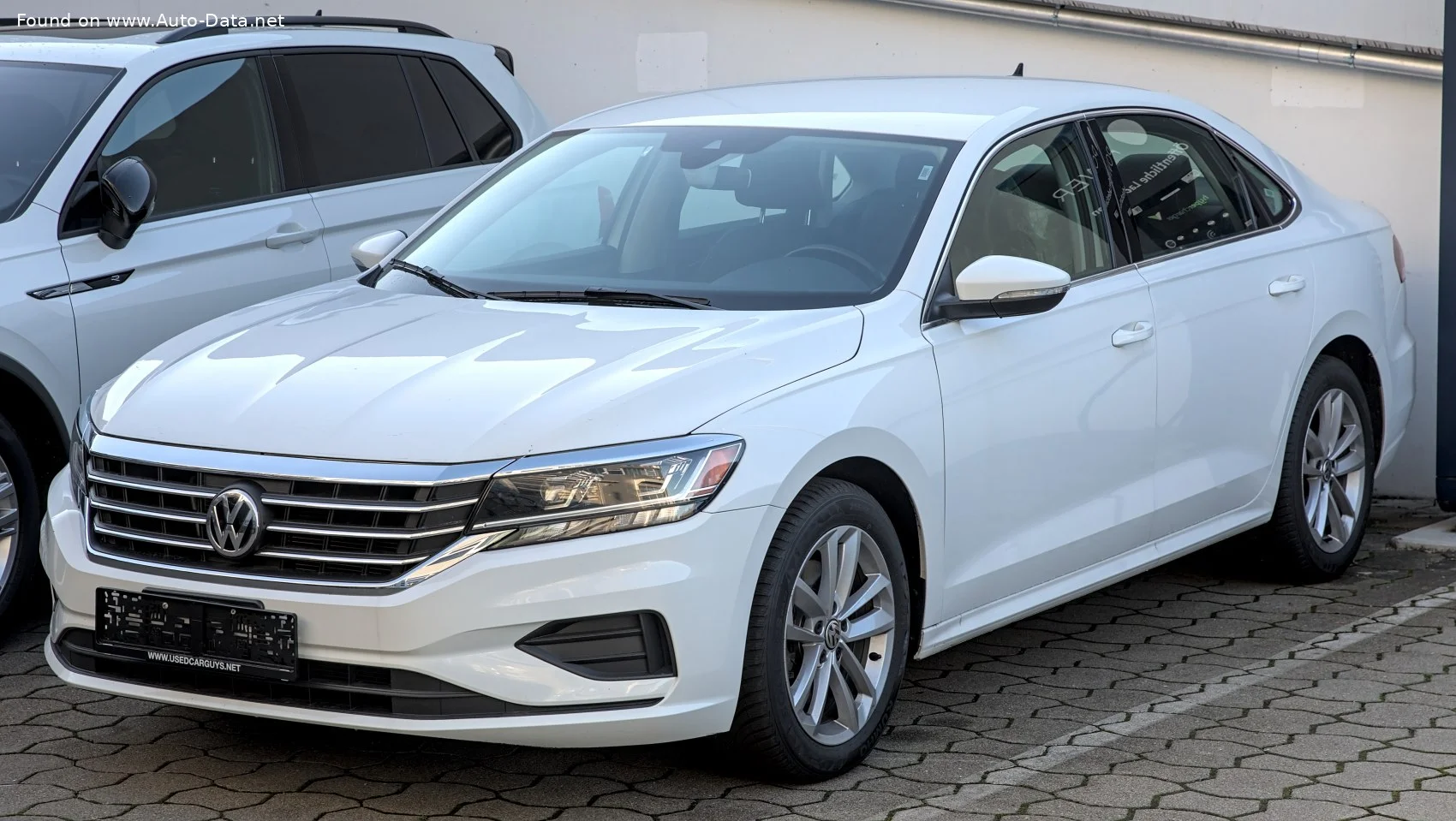 Volkswagen Passat 2.0 TSI (174 Hp) Tiptronic2019 - 2020 thumbnail 2