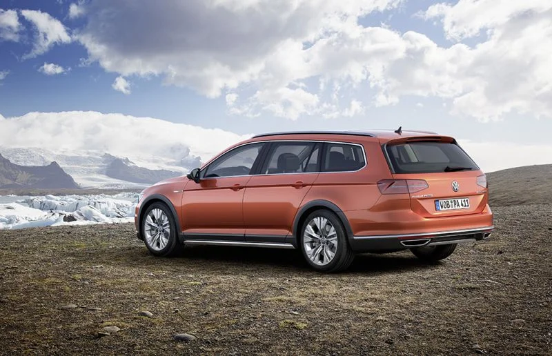 Volkswagen Passat 2.0 BiTDI (240 Hp) 4MOTION DSG2015 - 2018 thumbnail 2