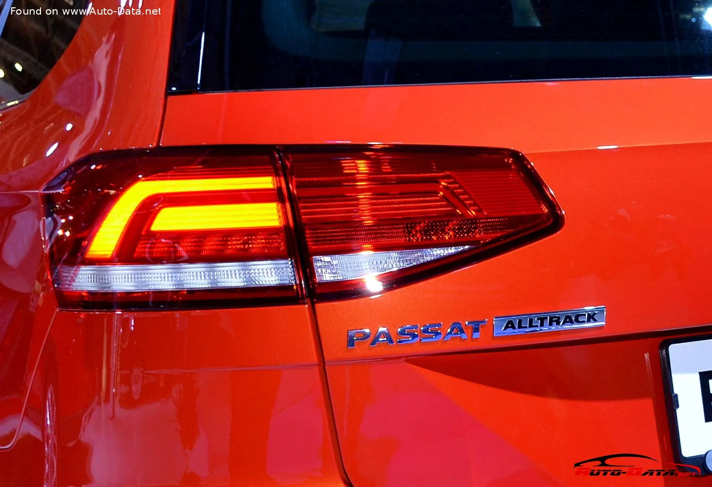 Volkswagen Passat 2.0 BiTDI (240 Hp) 4MOTION DSG2015 - 2018 thumbnail 15