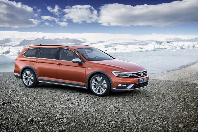 Volkswagen Passat 2.0 BiTDI (240 Hp) 4MOTION DSG2015 - 2018 thumbnail 3