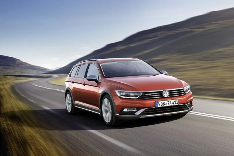 Volkswagen Passat 2.0 BiTDI (240 Hp) 4MOTION DSG2015 - 2018 thumbnail 5