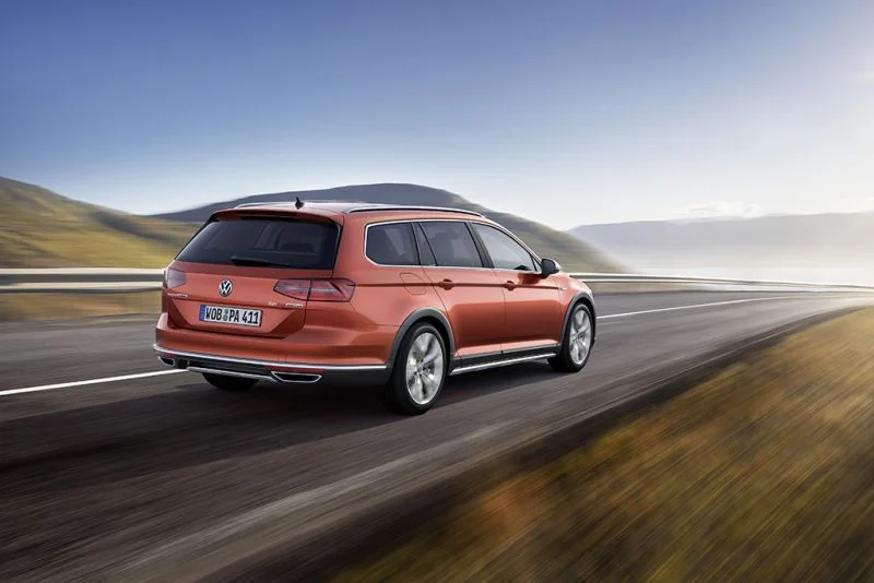 Volkswagen Passat 2.0 BiTDI (240 Hp) 4MOTION DSG2015 - 2018 thumbnail 9