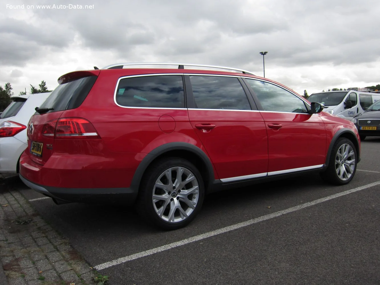 Volkswagen Passat 1.8 TSI (160 Hp)2010 - 2014 thumbnail 2