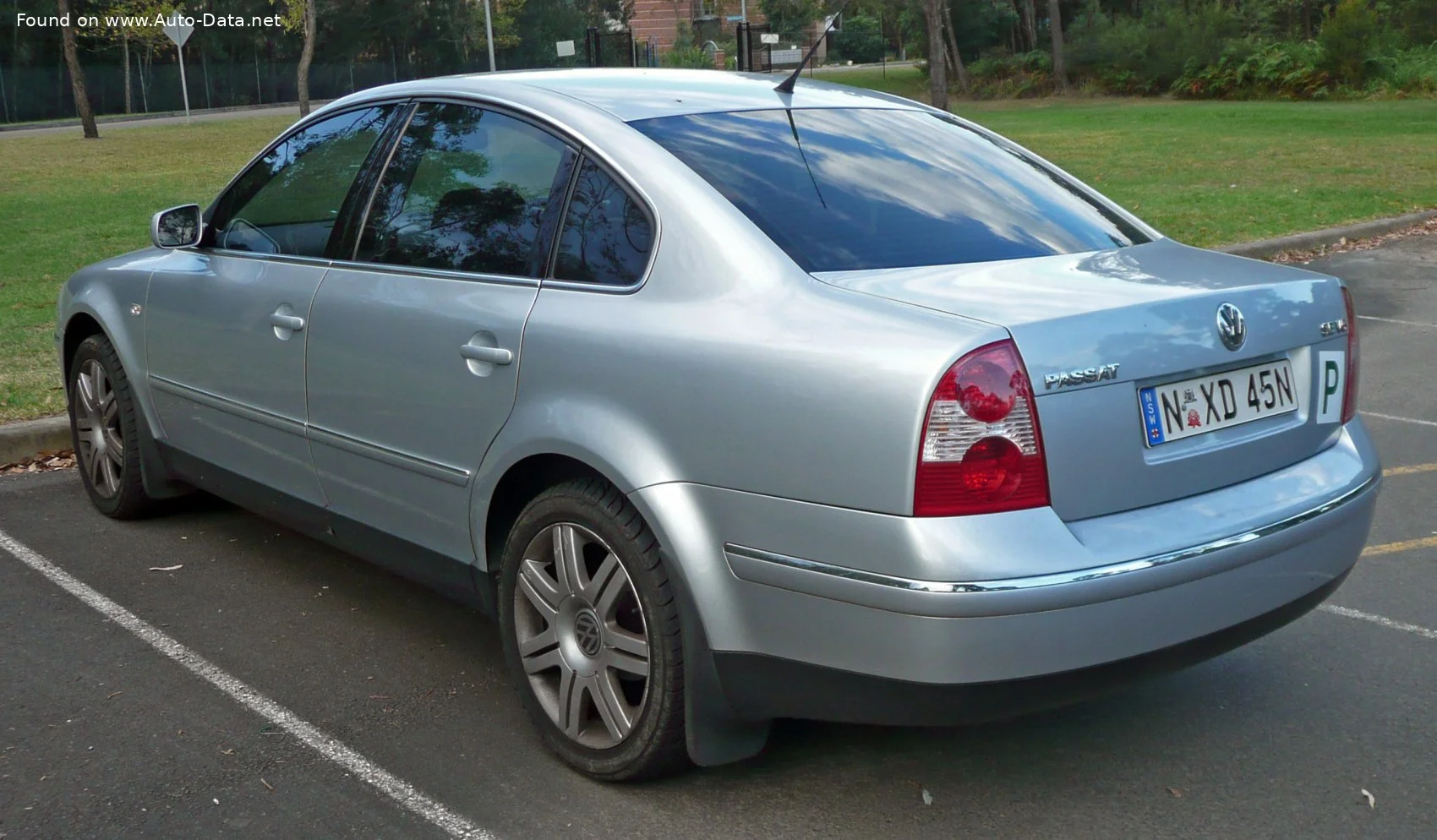 Volkswagen Passat 1.6 (102 Hp)2000 - 2005 thumbnail 4