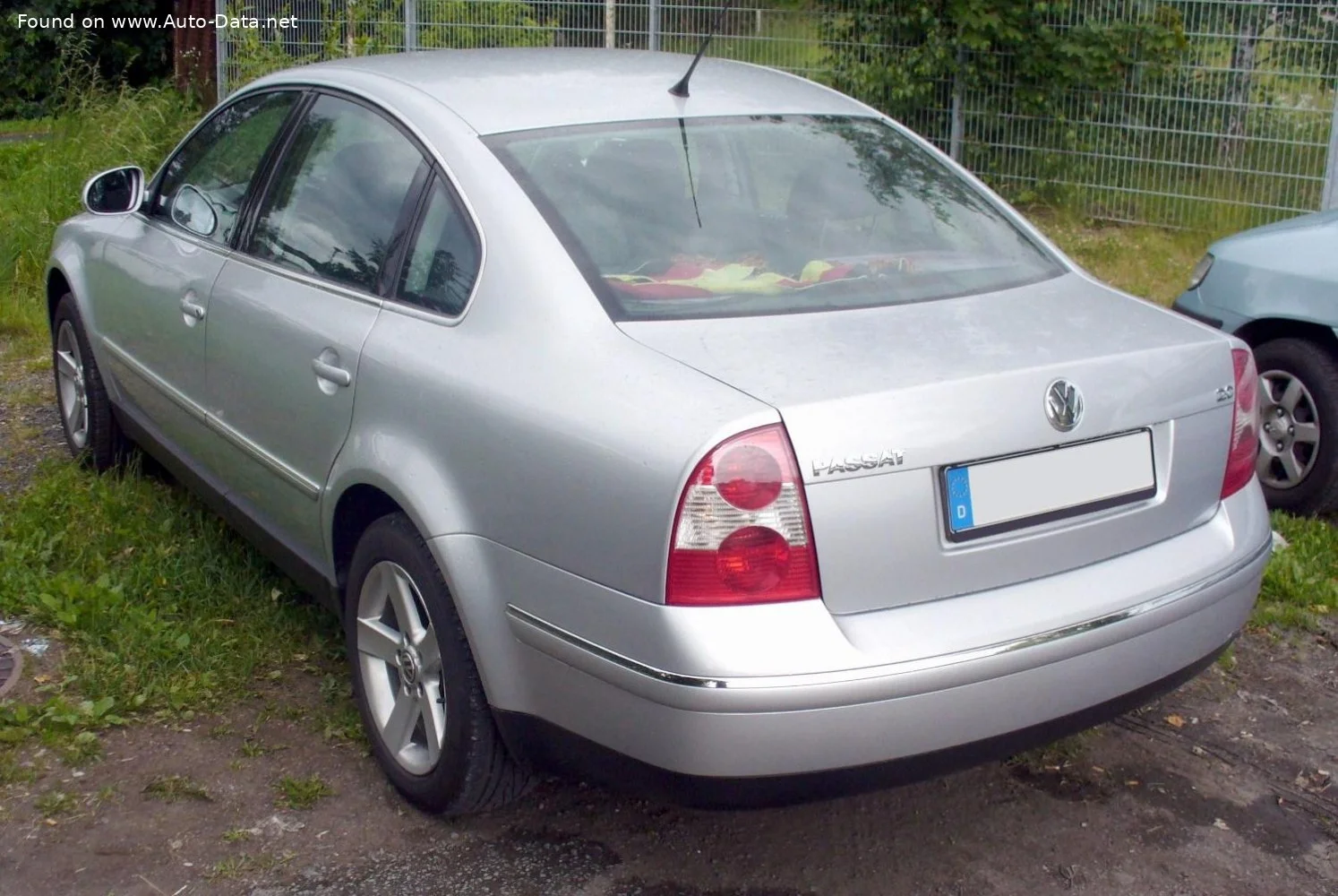 Volkswagen Passat 1.6 (102 Hp)2000 - 2005 thumbnail 8