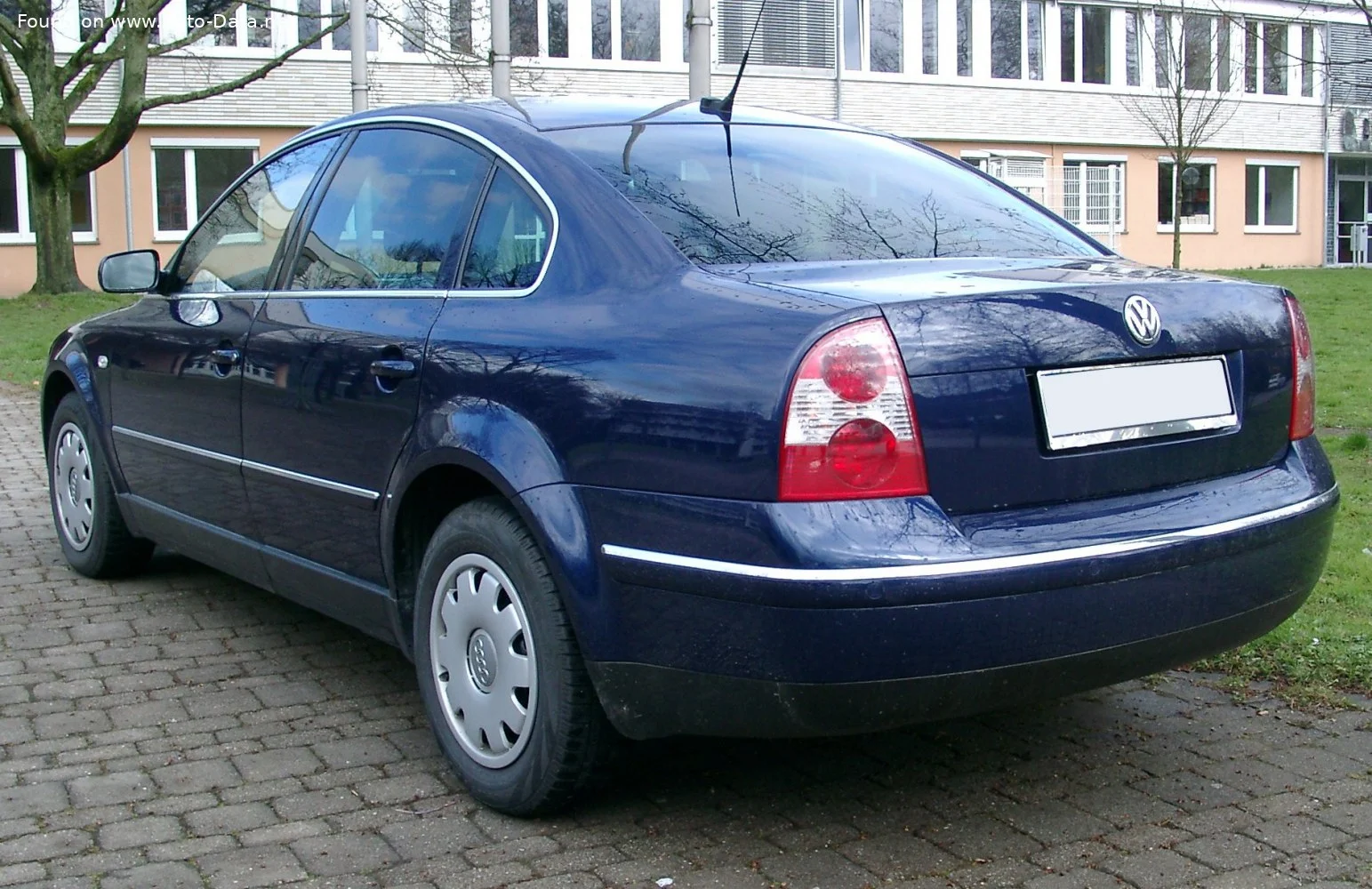 Volkswagen Passat 1.6 (102 Hp)2000 - 2005 thumbnail 10
