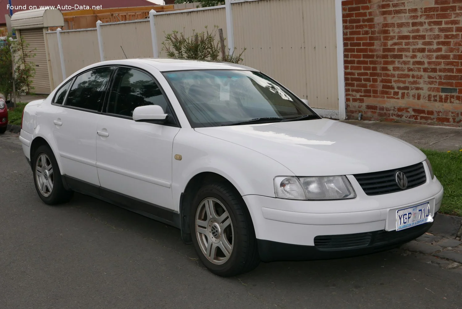 Volkswagen Passat 1.6 (101 Hp)1996 - 2000 thumbnail 3