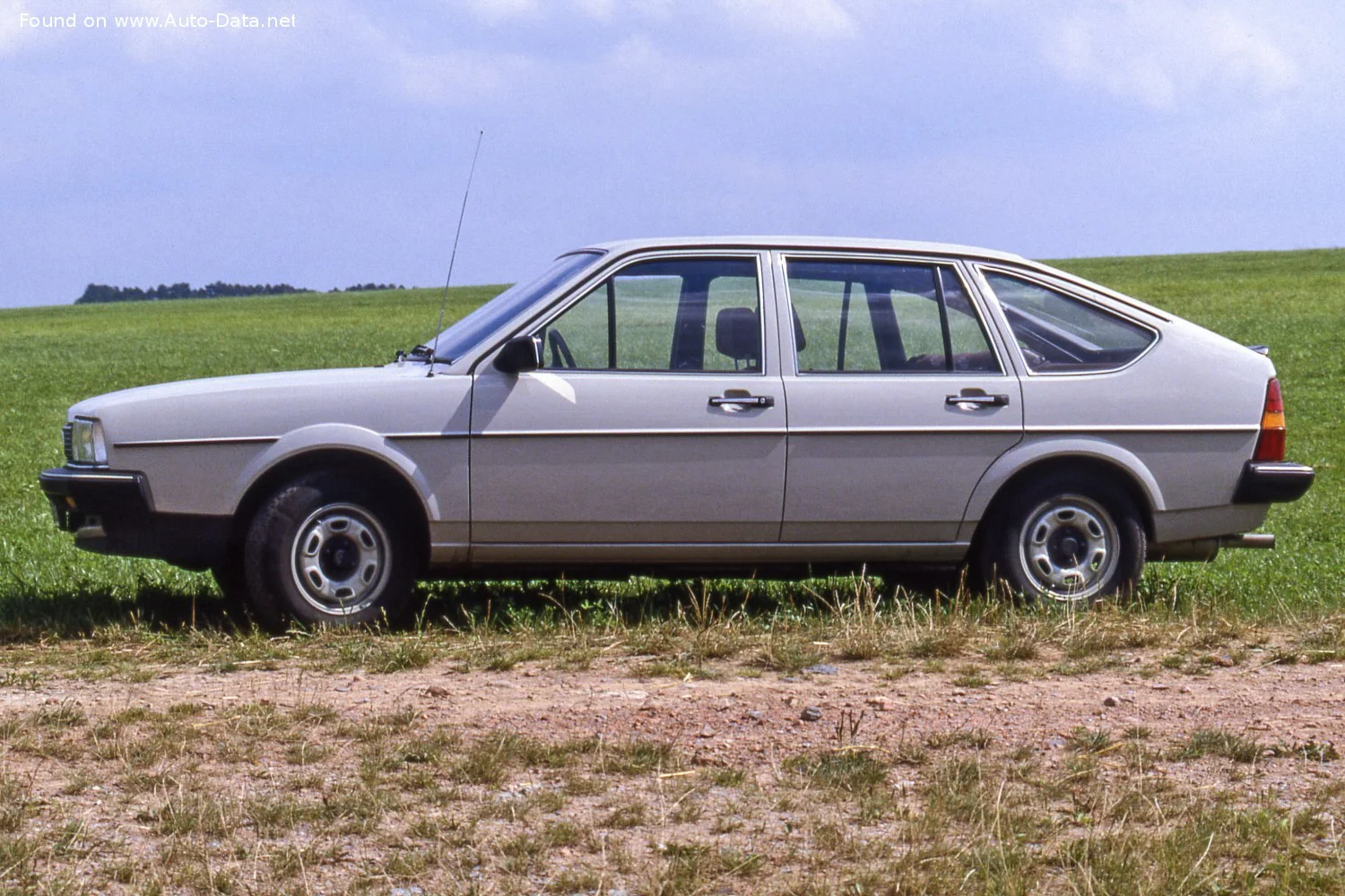 Volkswagen Passat 1.3 (55 Hp)1980 - 1983 thumbnail 9