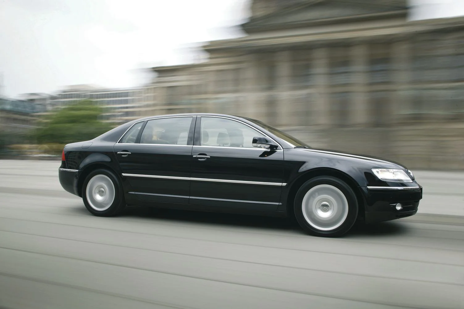 Volkswagen Phaeton 3.2 V6 (241 Hp) Tiptronic 4Motion2005 - 2008 thumbnail 2
