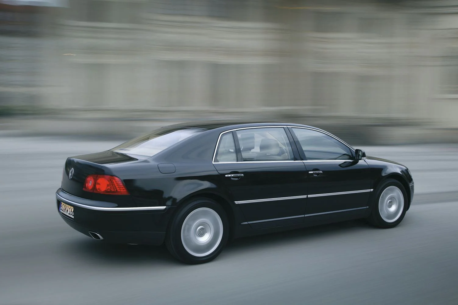 Volkswagen Phaeton 3.2 V6 (241 Hp) Tiptronic 4Motion2005 - 2008 thumbnail 3