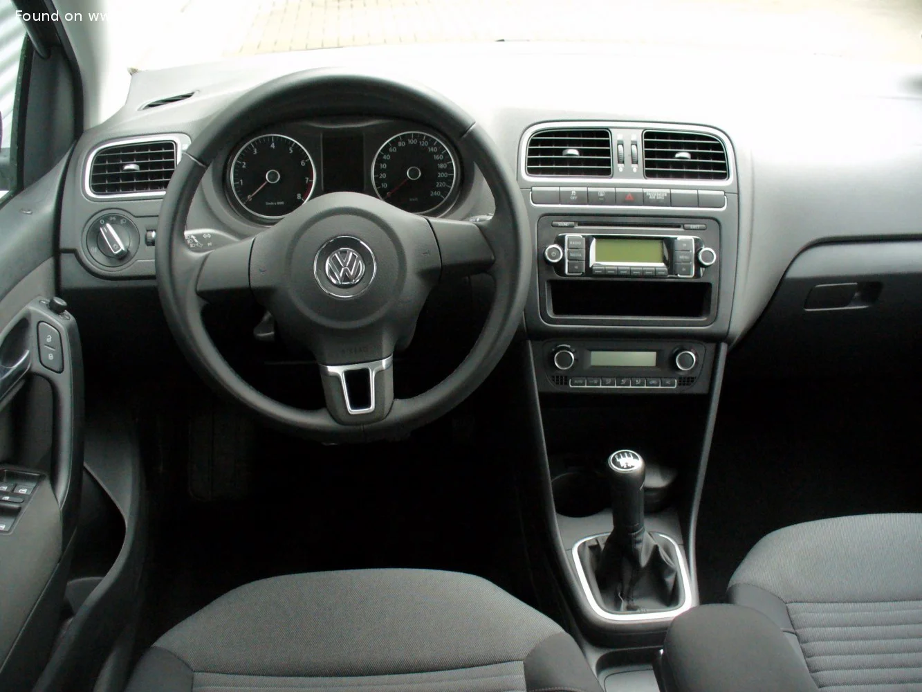 Volkswagen Polo 1.2 (60 Hp)2009 - 2014 thumbnail 3