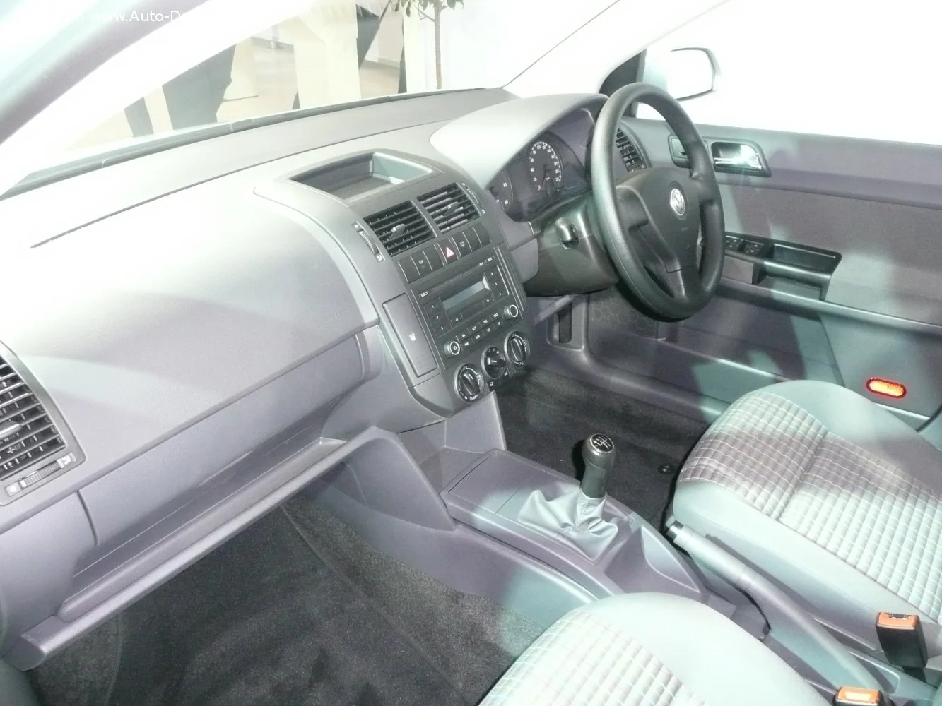 Volkswagen Polo 1.2 (70 Hp) 3-d2007 - 2009 thumbnail 14