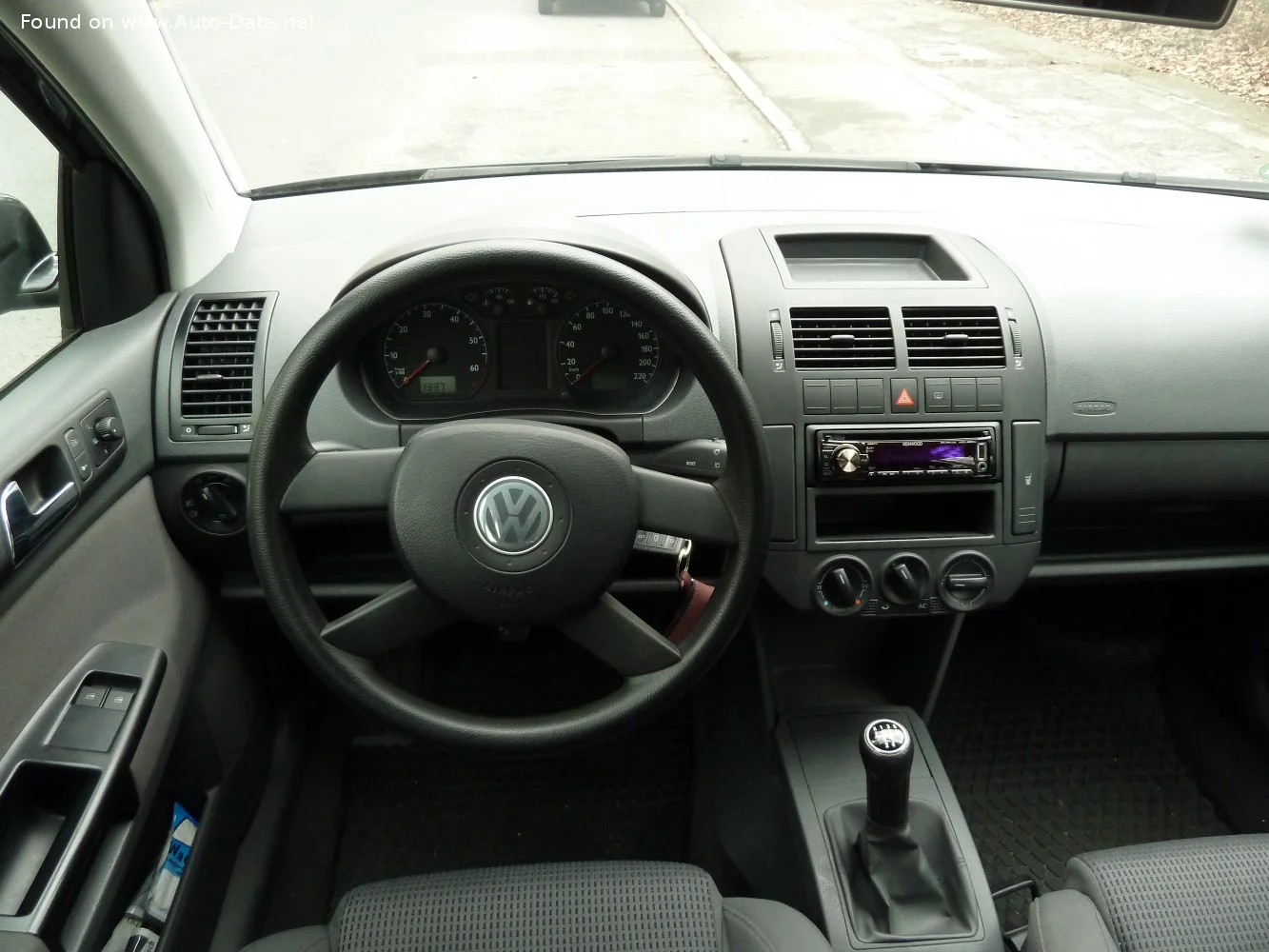 Volkswagen Polo 1.2 i 12V (64 Hp)2002 - 2005 thumbnail 12