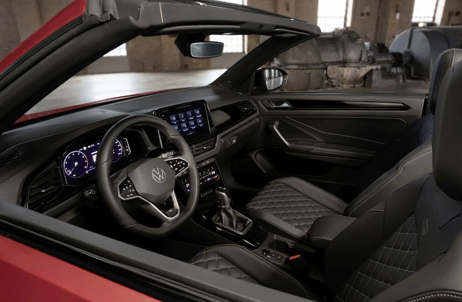 Volkswagen T-Roc 1.0 TSI (110 Hp)2022 - 2024 thumbnail 5