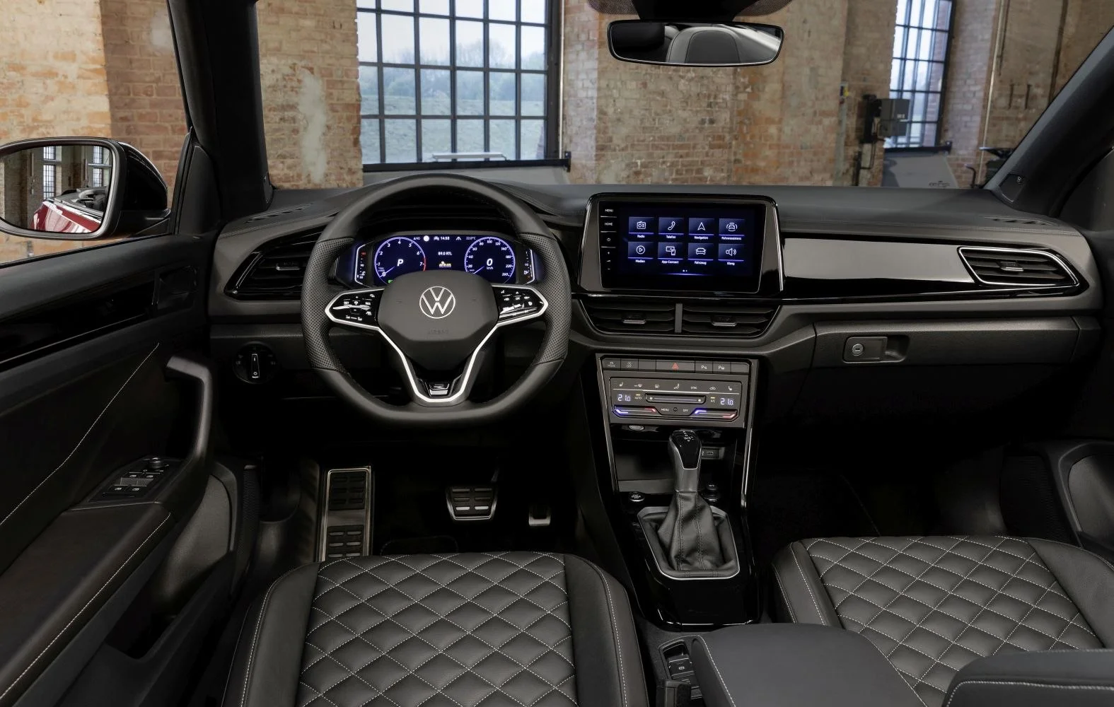 Volkswagen T-Roc 1.0 TSI (110 Hp)2022 - 2024 thumbnail 6