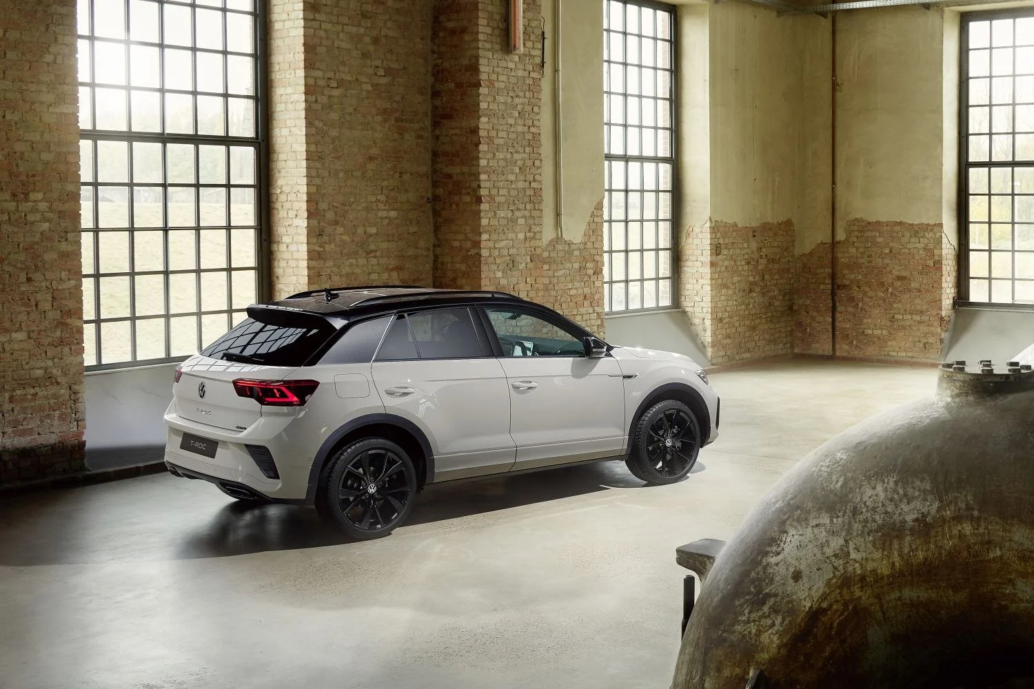 Volkswagen T-Roc 1.0 TSI (110 Hp)2022 - 2024 thumbnail 2