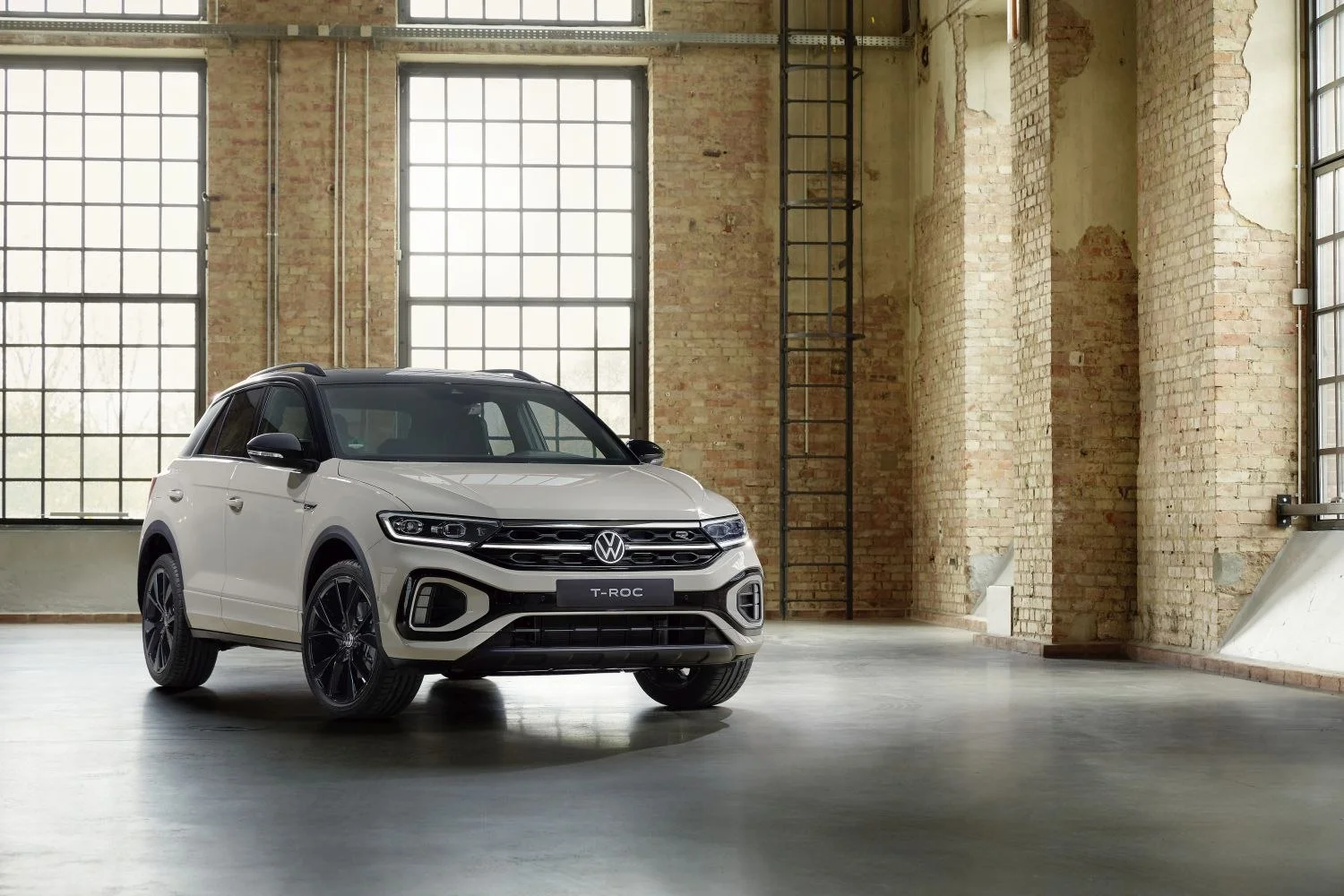Volkswagen T-Roc 1.0 TSI (110 Hp)2022 - 2024 thumbnail 3