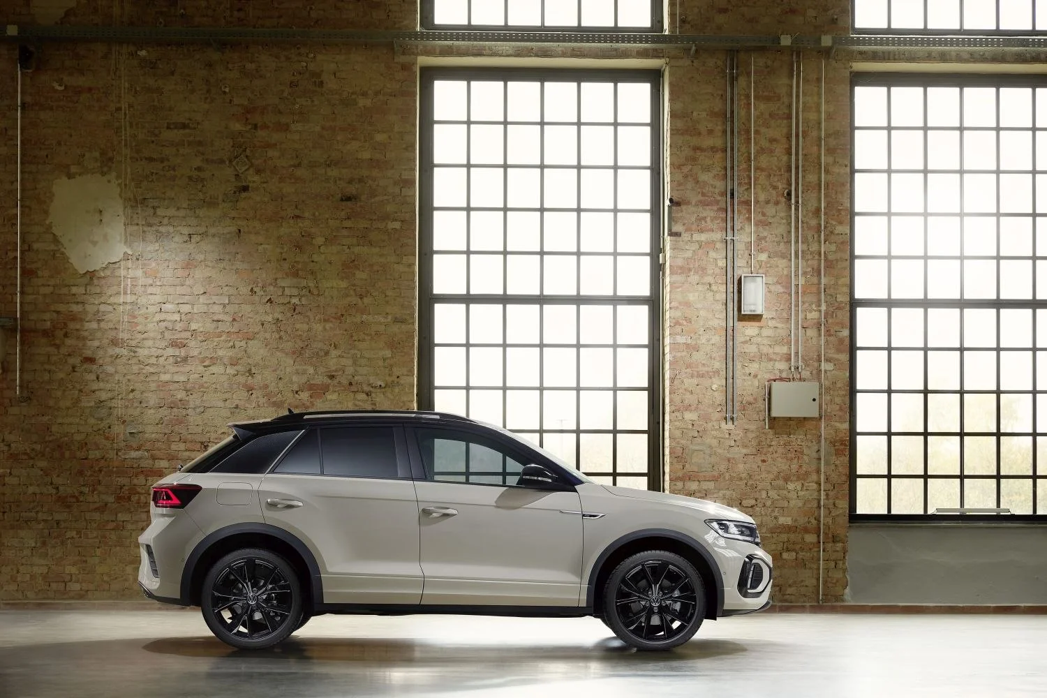 Volkswagen T-Roc 1.0 TSI (110 Hp)2022 - 2024 thumbnail 4