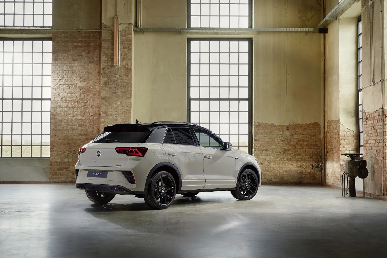 Volkswagen T-Roc 1.0 TSI (110 Hp)2022 - 2024 thumbnail 5
