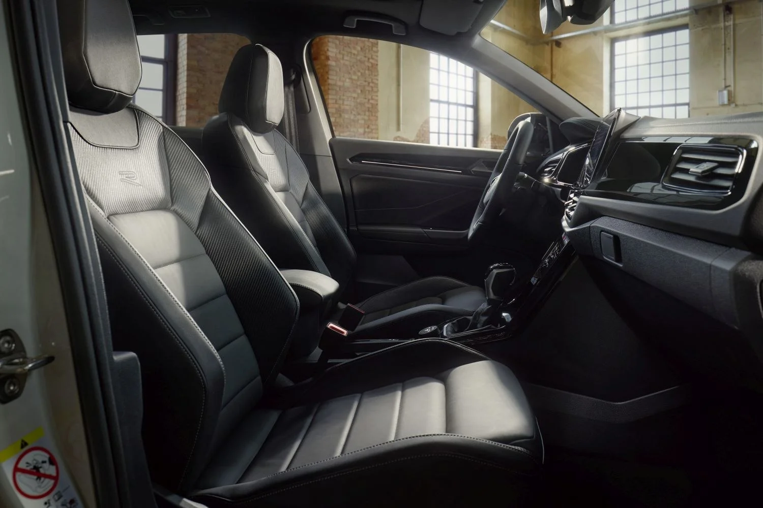 Volkswagen T-Roc 1.0 TSI (110 Hp)2022 - 2024 thumbnail 10