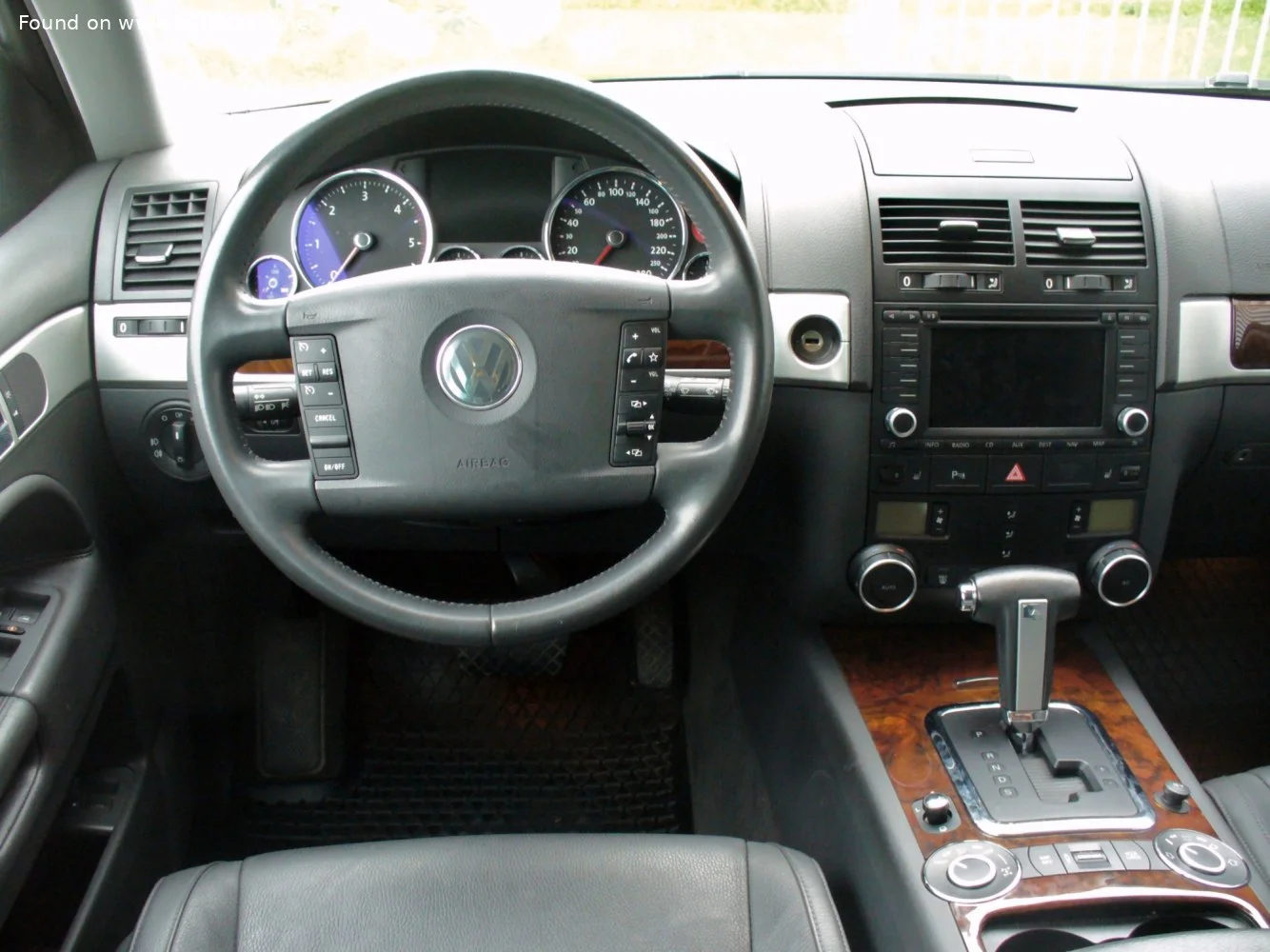 Volkswagen Touareg 2.5 TDI (174 Hp) 4MOTION2006 - 2010 thumbnail 3