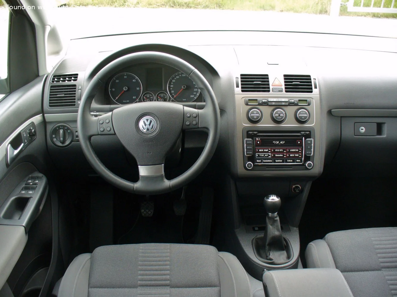 Volkswagen Touran 1.4 TSI (140 Hp)2009 - 2010 thumbnail 3