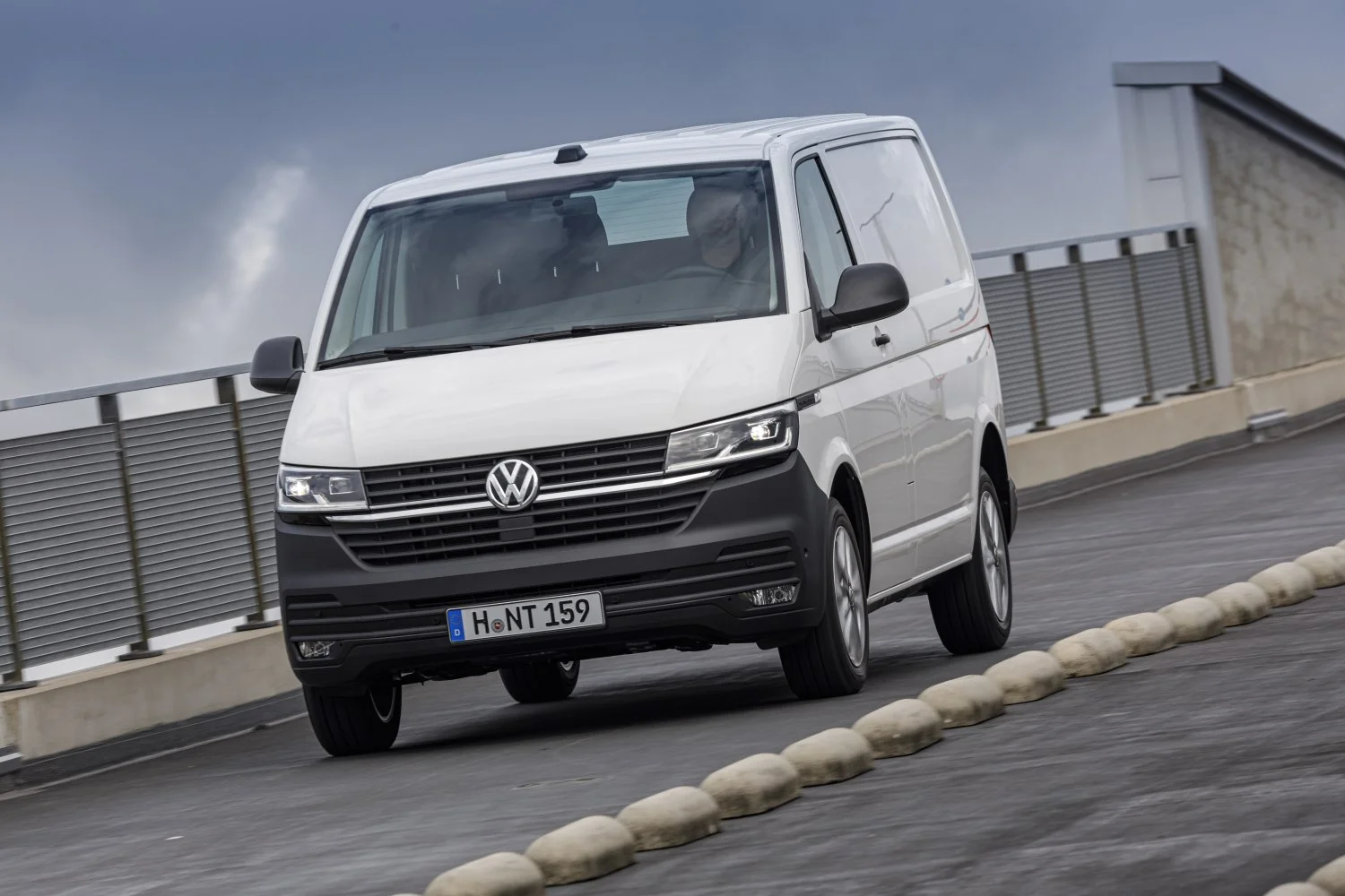 Volkswagen Transporter 2.0 TDI (110 Hp) L1H12019 - 2021 thumbnail 2
