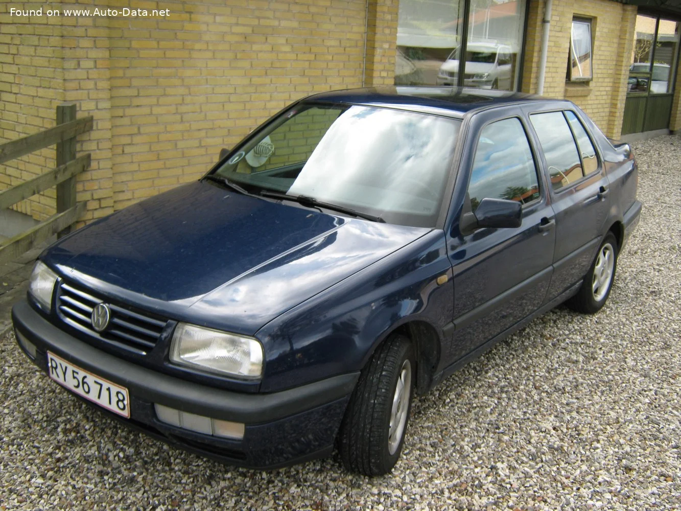 Volkswagen Vento 1.6 (101 Hp)1994 - 1998 - 1