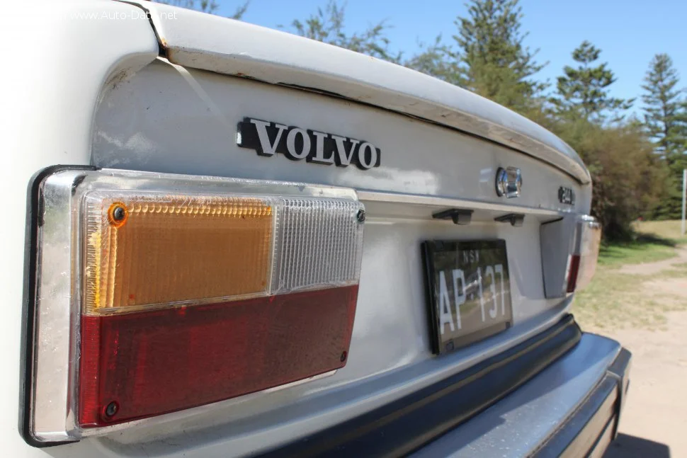 Volvo 240 2.0 (103 Hp)1984 - 1985 thumbnail 4