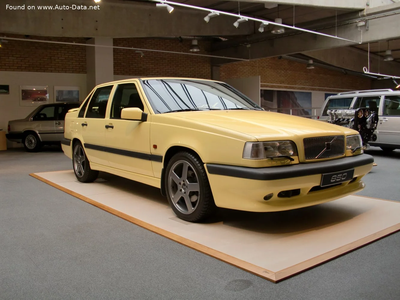 Volvo 850 2.0 10V (126 Hp)1993 - 1997 - 1