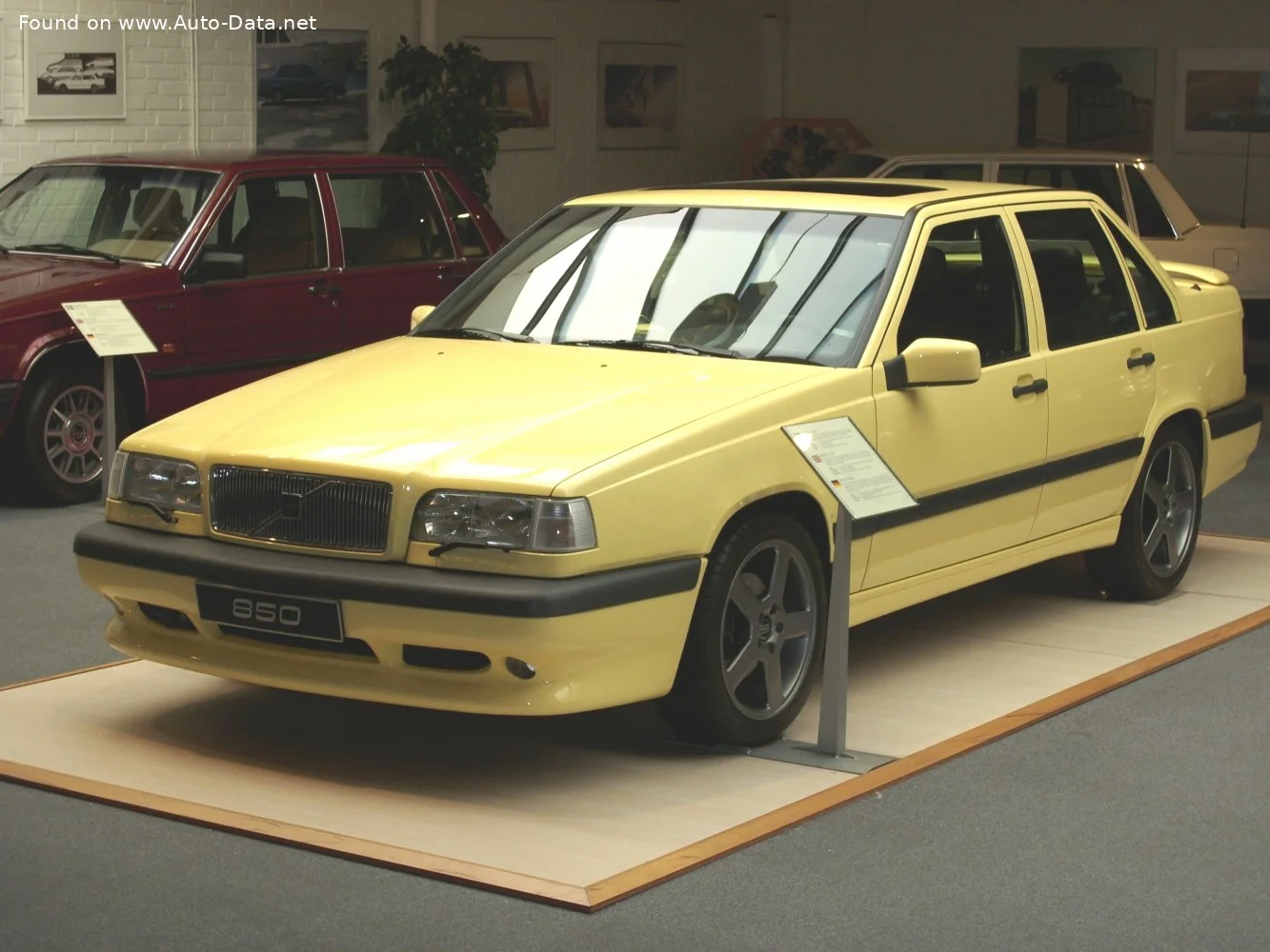 Volvo 850 2.0 10V (126 Hp)1993 - 1997 thumbnail 2