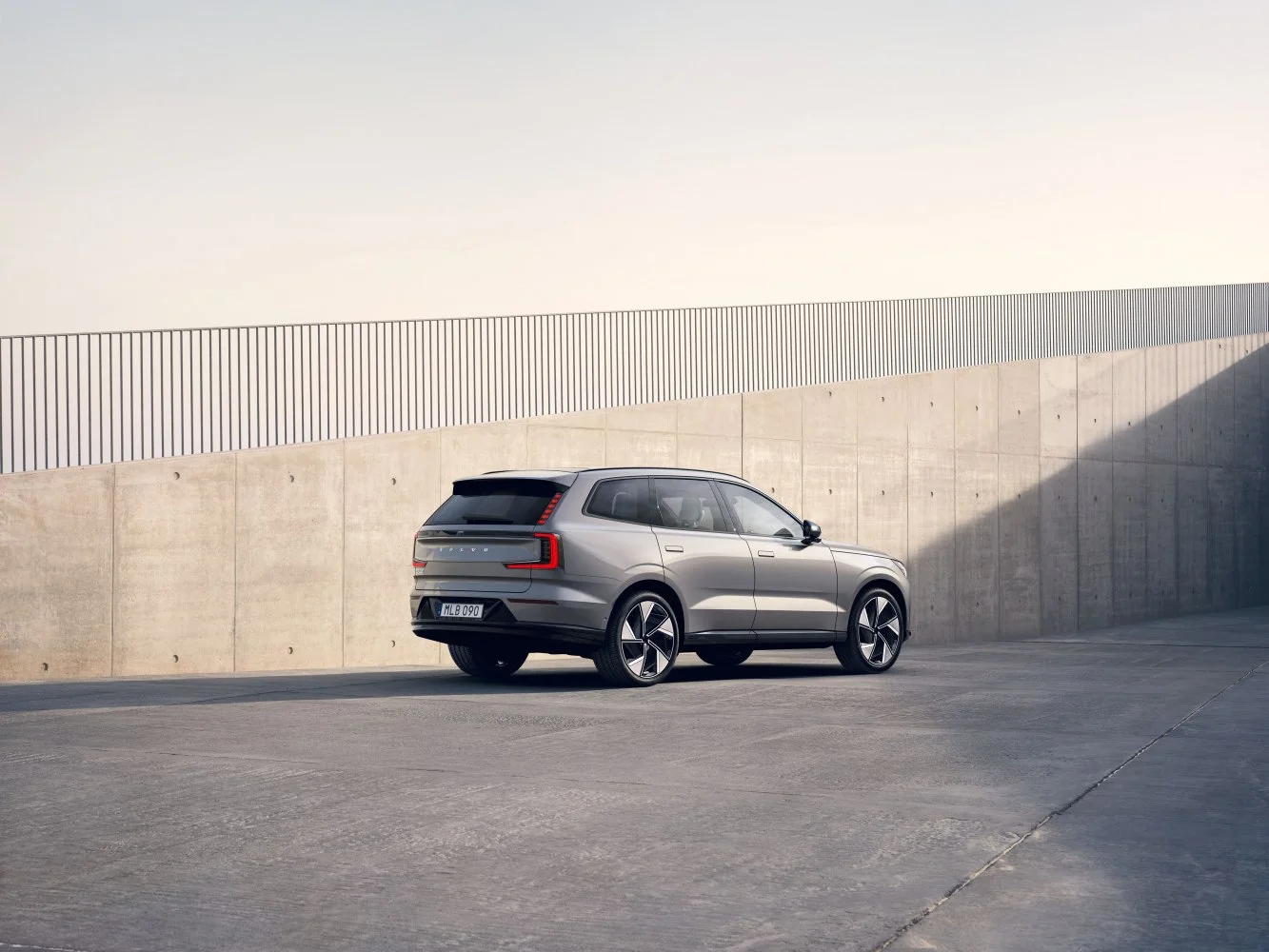 Volvo EX90 104 kWh (279 Hp) Single Motor2023 - thumbnail 4