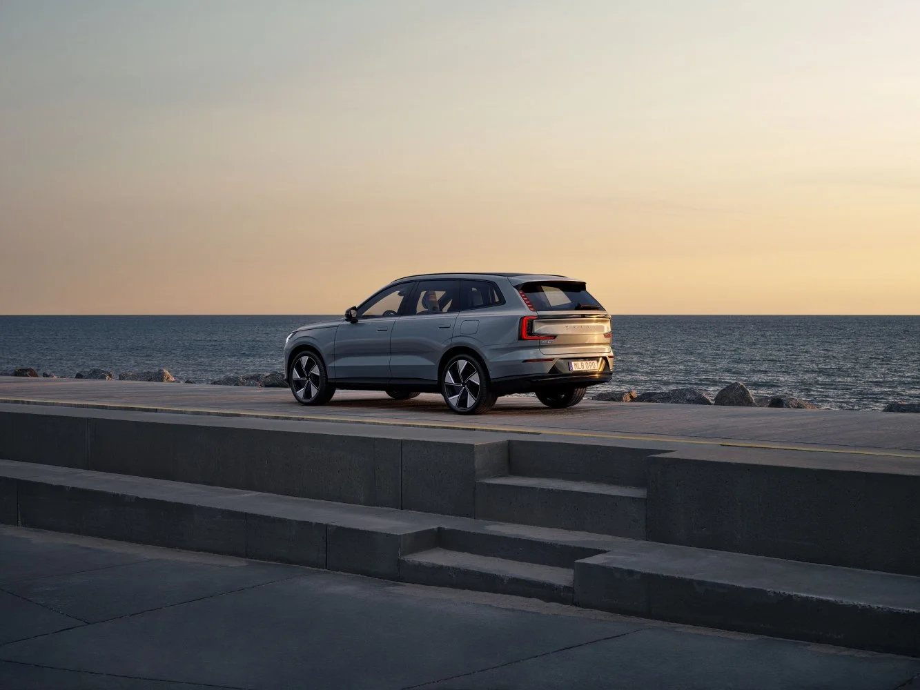 Volvo EX90 104 kWh (279 Hp) Single Motor2023 - thumbnail 5