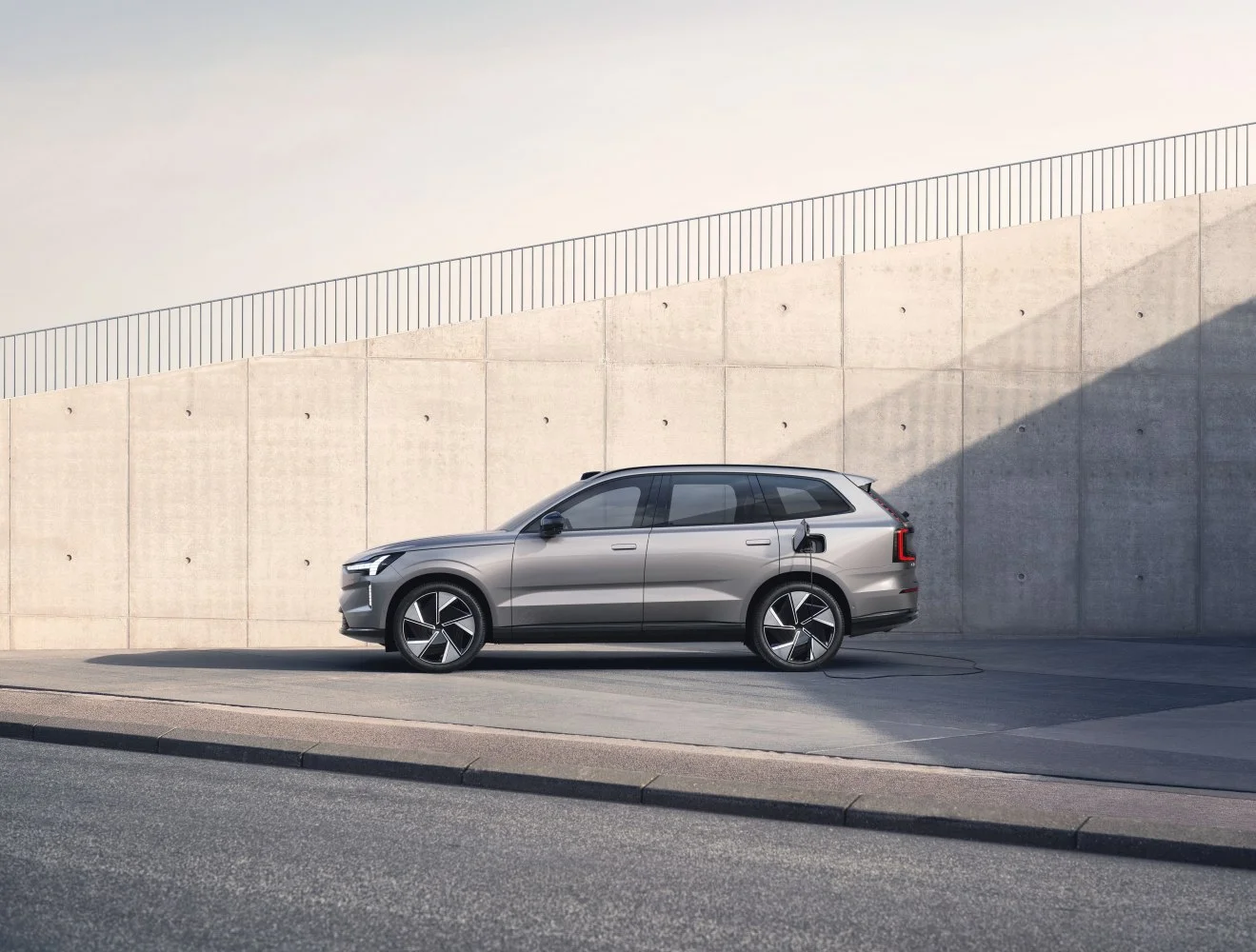 Volvo EX90 104 kWh (279 Hp) Single Motor2023 - thumbnail 9