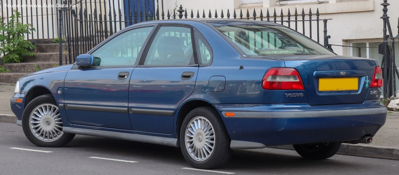 Volvo S40 1.6 16V (105 Hp)1995 - 1999 thumbnail 4