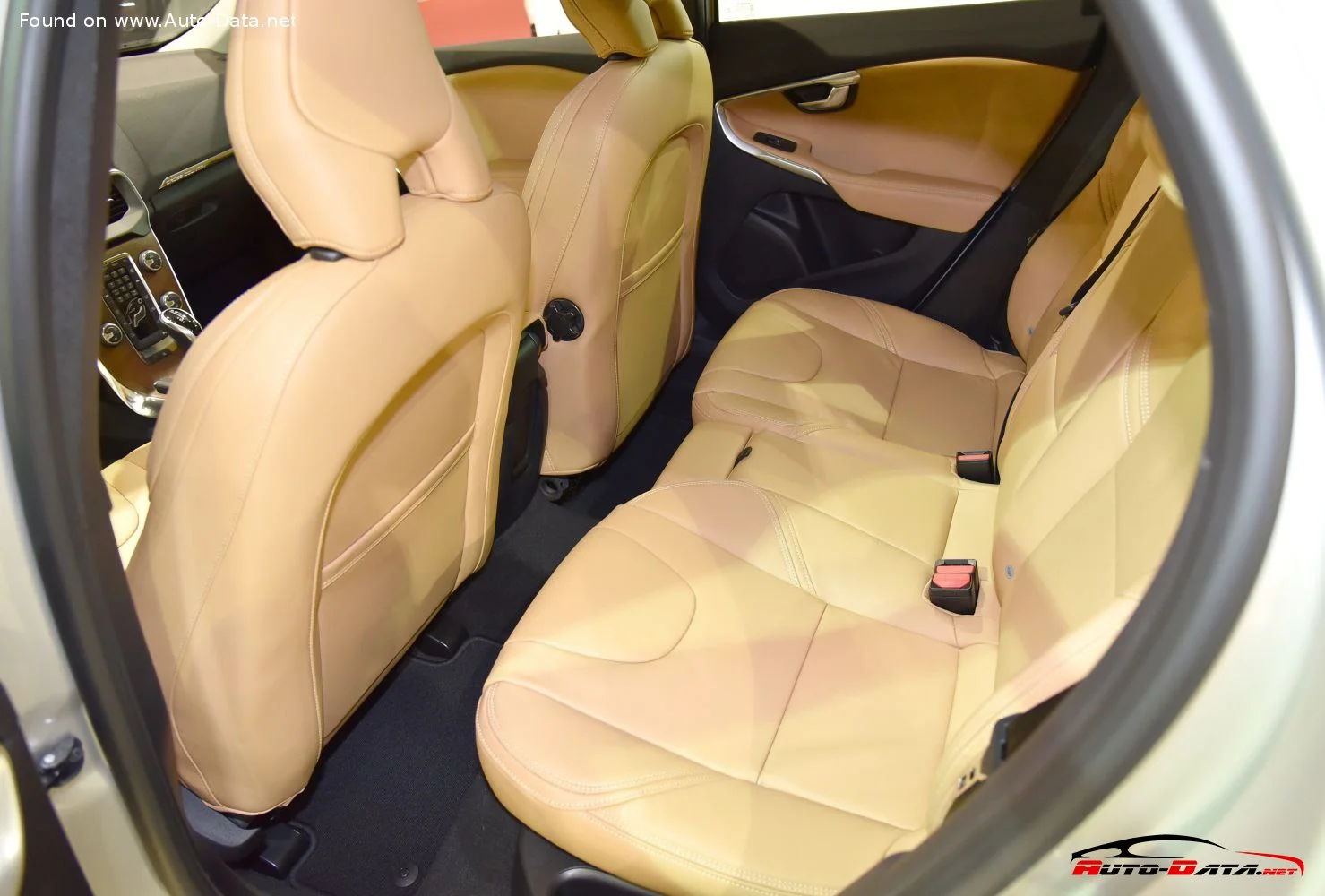 Volvo V40 1.5 T3 (152 Hp) Automatic2018 - 2020 thumbnail 18
