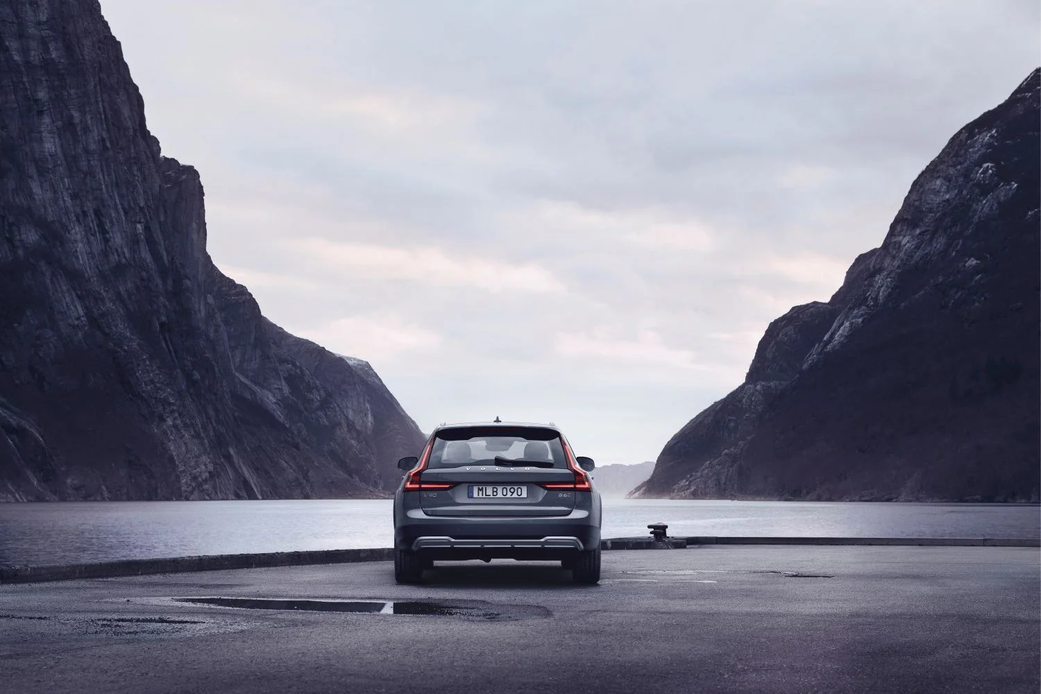 Volvo V90 2.0 B4 Diesel (197 Hp) Mild Hybrid AWD Geartronic2020 - 2024 thumbnail 3
