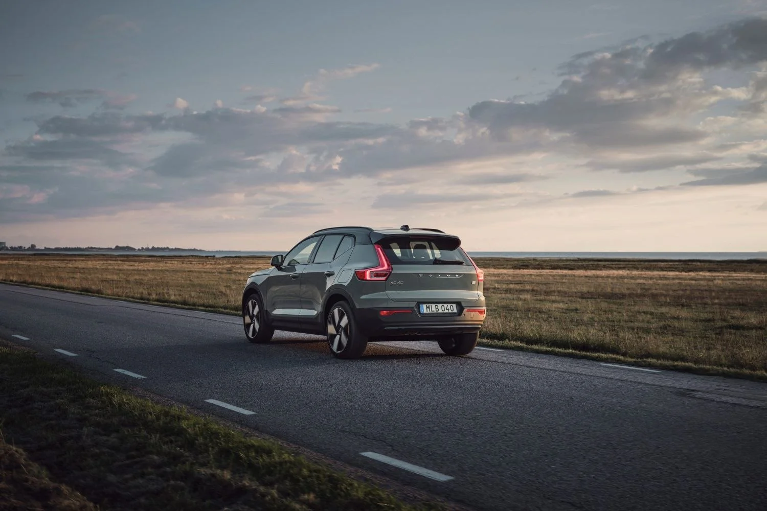 Volvo XC40 1.5 T2 (129 Hp)2022 - thumbnail 2