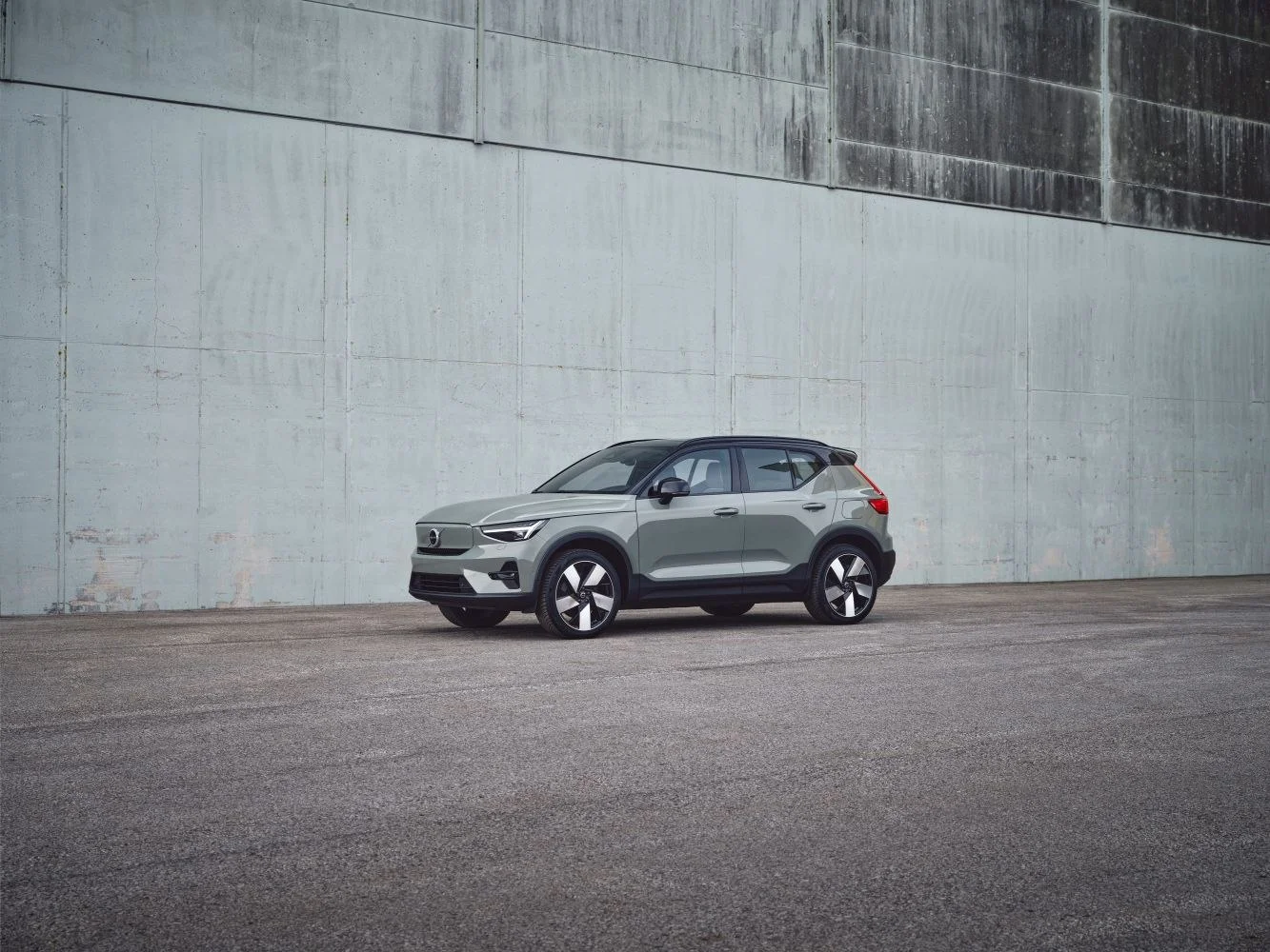 Volvo XC40 1.5 T2 (129 Hp)2022 - thumbnail 3