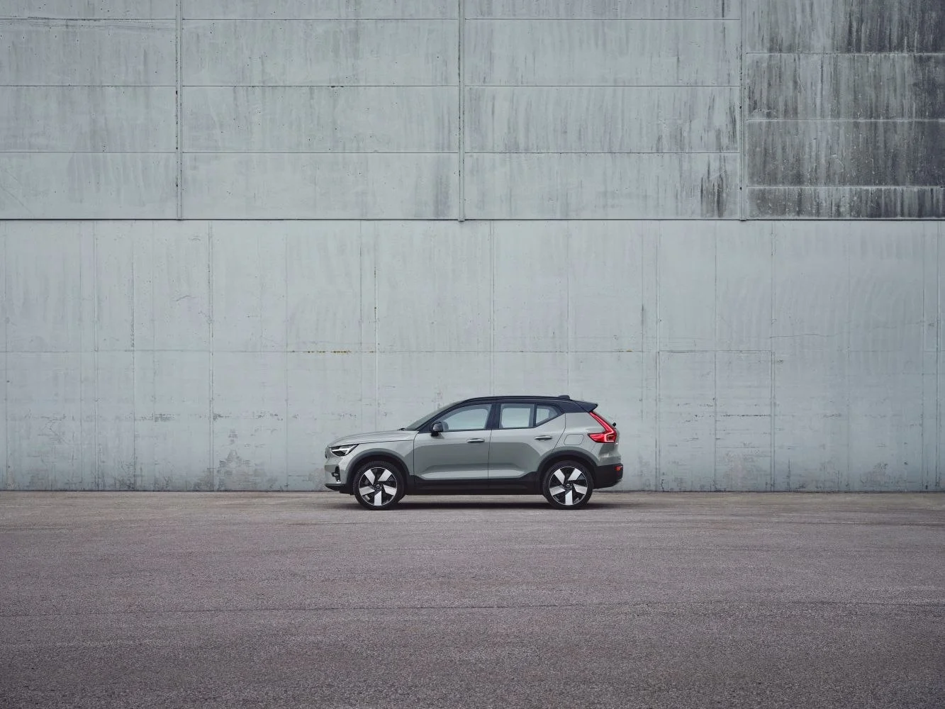 Volvo XC40 1.5 T2 (129 Hp)2022 - thumbnail 8