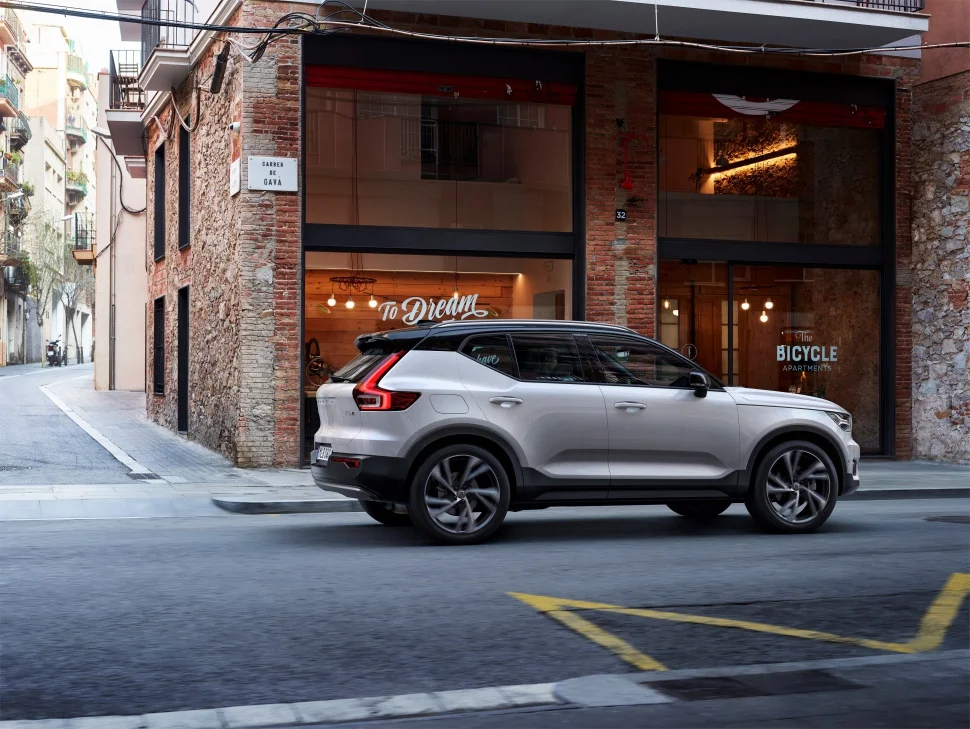 Volvo XC40 1.5 Recharge Plug-in Hybrid T4 (211 Hp) DCTH2020 - 2022 thumbnail 2