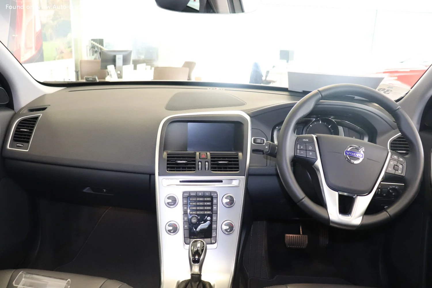 Volvo XC60 2.0 D3 (136 Hp) Automatic2013 - 2015 thumbnail 15