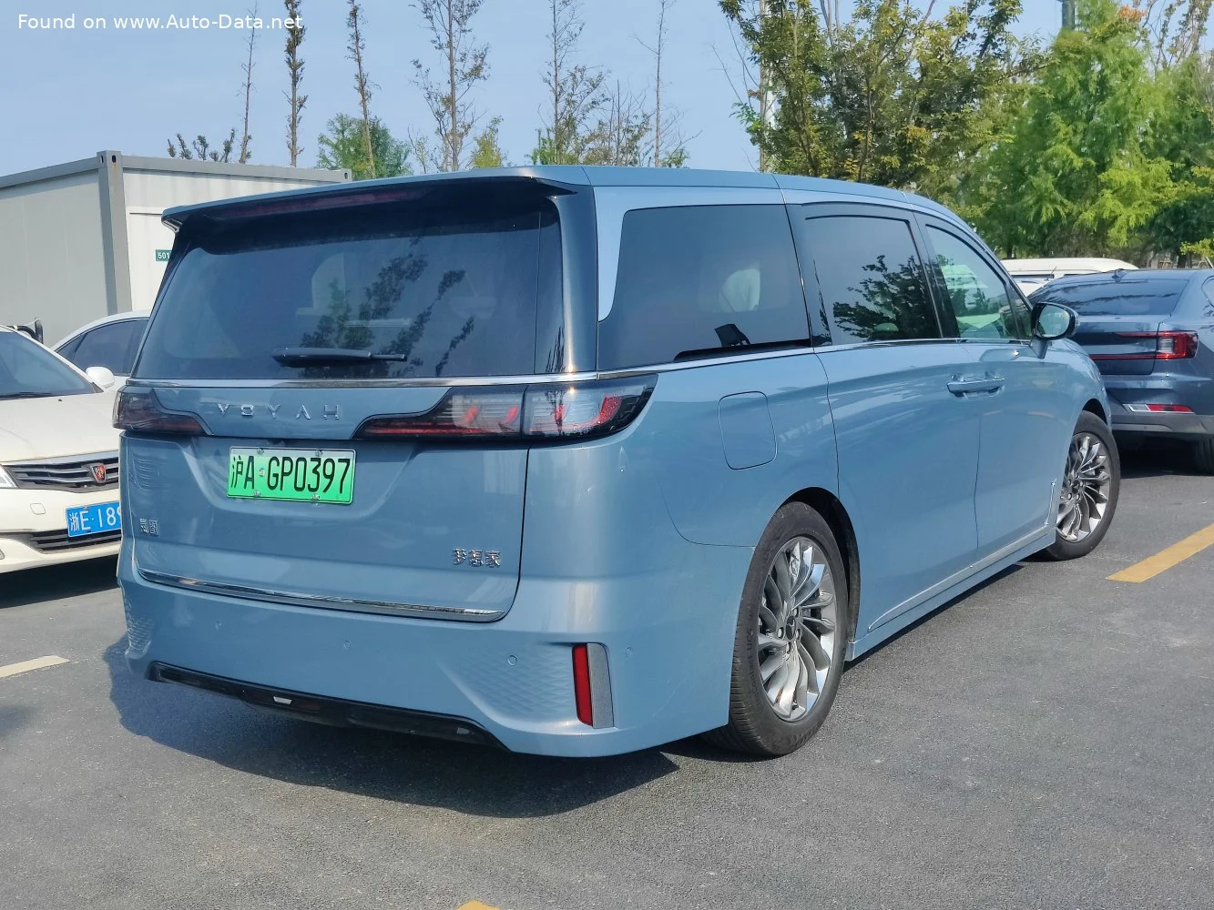 Voyah Dreamer 108.73 kWh (435 Hp) 4WD Electric2023 - 2024 thumbnail 2
