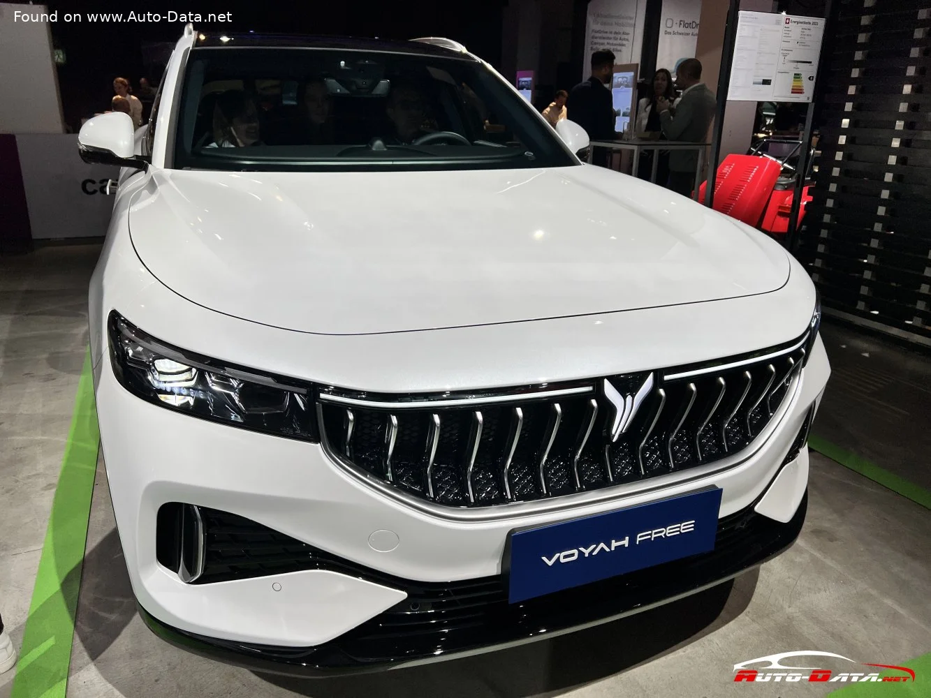 Voyah Free 106 kWh (490 Hp) 4WD Electric2022 - 2023 thumbnail 5